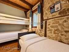  CORRÈZE – PROPRIÉTÉ SUR 6 HECTARES, SOURCE, FORET AVEC MAISON PRINCIPALE ET 4 GÎTES – VALLÉE DE LA DORDOGNE