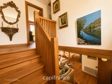 Maison de caractère en pierre, entièrement restaurée avec goût, à deux pas d'un village classé