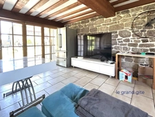 Ensemble de propriété - 3 maisons restaurées et une vaste grange secteur Lanteuil