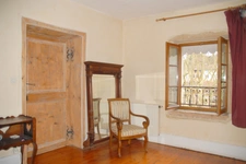 Maison à vendre 147m², 2 chambres, jardin + dépendances CURIS AU MONT D'OR (69250)