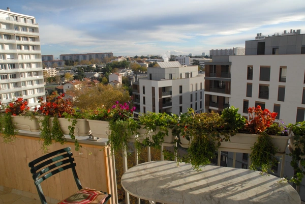DPT Rhône (69), viager occupé sans rente, LYON 8ème, appartement 79 m², 3 chambres, balcon