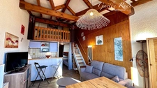 FONT-ROMEU – EXCLUSIVE – STUDIO APARTMENT WITH MEZZANINE CABIN AT THE FOOT OF THE CABLE CAR, TOP FLOOR, PANORAMIC VIEW OF THE PYRENEES, COVERED PARKING AND CELLAR