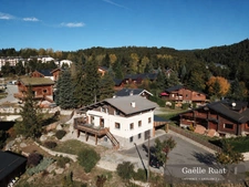 FONT-ROMEU (66) – LARGE 240 M² PROPERTY WITH 4 APARTMENTS, PANORAMIC TERRACE AND LARGE GARAGE
