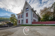    La Rochette : appartement de 111,5 m² Carrez aux superbes volumes