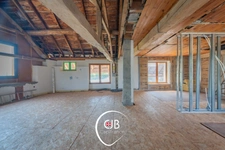 Cruet – Maison à terminer avec prés, forêt et terrain constructible. 19 165 m² de terrain