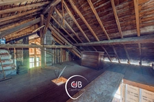 Cruet – Maison à terminer avec prés, forêt et terrain constructible. 19 165 m² de terrain