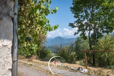 Cruet – Maison à terminer avec prés, forêt et terrain constructible. 19 165 m² de terrain