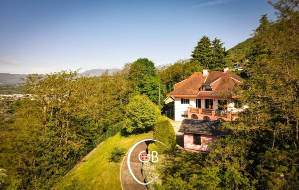 Saint-Alban-Leysse maison avec piscine, superbe vue et terrain de 2965 m²