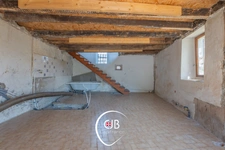 Cruet – Maison à terminer avec prés, forêt et terrain constructible. 19 165 m² de terrain