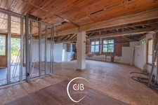 Cruet – Maison à terminer avec prés, forêt et terrain constructible. 19 165 m² de terrain