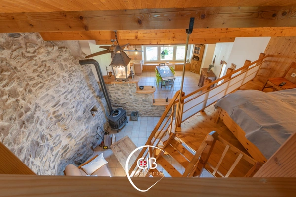 Bâtisse savoyarde rénovée 172 m² – Confort et authenticité – Maurienne
