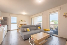 Appartement récent 2 chambres avec balcon, vue montagne et garage 