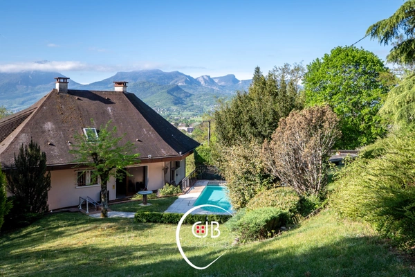 Saint-Alban-Leysse maison avec piscine, superbe vue et terrain de 2965 m²
