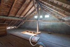 Cruet – Maison à terminer avec prés, forêt et terrain constructible. 19 165 m² de terrain