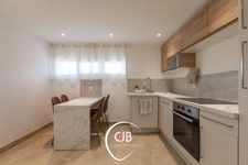 Sonnaz – Maison 220 m², DPE B et appartement en rez-de-jardin