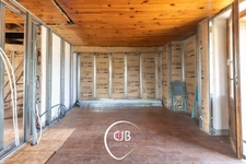 Cruet – Maison à terminer avec prés, forêt et terrain constructible. 19 165 m² de terrain