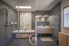 Sonnaz – Maison 220 m², DPE B et appartement en rez-de-jardin