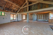 Cruet – Maison à terminer avec prés, forêt et terrain constructible. 19 165 m² de terrain