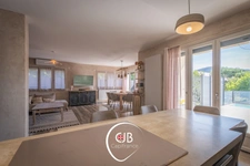 Sonnaz – Maison 220 m², DPE B et appartement en rez-de-jardin