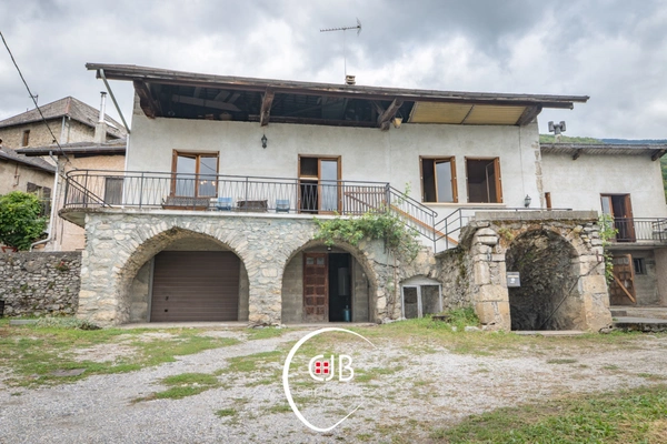 Cruet – Maison de vigneron 105 m² avec 135 m² de dépendances