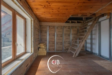 Cruet – Maison à terminer avec prés, forêt et terrain constructible. 19 165 m² de terrain
