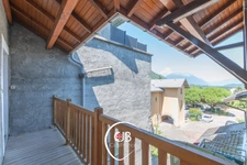     Appartement rénové à Montmélian avec terrasse et vue Mont-Blanc