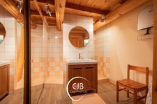 Bâtisse savoyarde rénovée 172 m² – Confort et authenticité – Maurienne