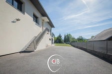 Sonnaz – Maison 220 m², DPE B et appartement en rez-de-jardin