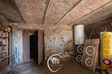 Cruet – Maison à terminer avec prés, forêt et terrain constructible. 19 165 m² de terrain