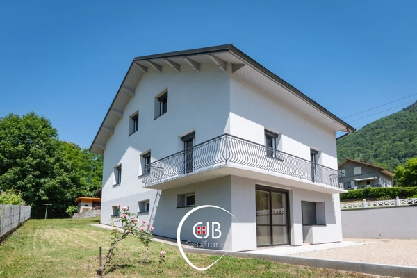     Randens Val d’Arc – Maison rénovée 218 m² avec fort potentiel