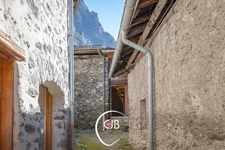Bâtisse savoyarde rénovée 172 m² – Confort et authenticité – Maurienne