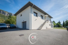 Sonnaz – Maison 220 m², DPE B et appartement en rez-de-jardin