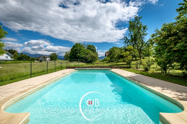    Maison aux Marches limite Myans, 4 chambres, piscine et grand terrain possible