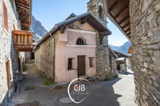 Bâtisse savoyarde rénovée 172 m² – Confort et authenticité – Maurienne