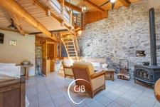 Bâtisse savoyarde rénovée 172 m² – Confort et authenticité – Maurienne