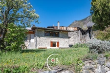 Bâtisse savoyarde rénovée 172 m² – Confort et authenticité – Maurienne