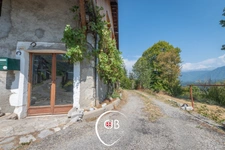 Cruet – Maison à terminer avec prés, forêt et terrain constructible. 19 165 m² de terrain