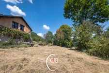 Cruet – Maison à terminer avec prés, forêt et terrain constructible. 19 165 m² de terrain