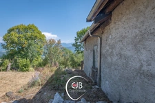 Cruet – Maison à terminer avec prés, forêt et terrain constructible. 19 165 m² de terrain