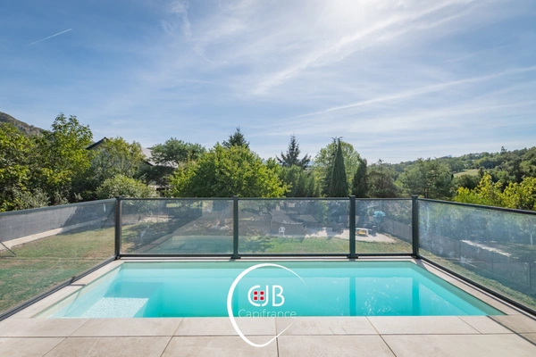 Sonnaz – Maison 220 m², DPE B et appartement en rez-de-jardin