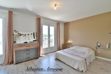 Villa contemporaine 250 m² – 5 chambres – 3 hectares – piscine 18 m – Villeneuve-sur-Lot (47)