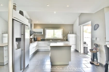 VILLENEUVE-SUR-LOT – BELLE MAISON FAMILIALE RÉNOVÉE AVEC PISCINE, JARDIN ET AUCUN TRAVAUX À PRÉVOIR