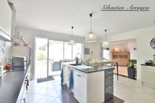 PUJOLS (47)-188 m² de confort et d’espace, 4 chambres, piscine et triple garage