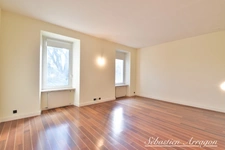 Elegant 19th-Century Manor House – 460 sqm – 8,300 sqm Park – Swimming Pool – Walking Distance to Town