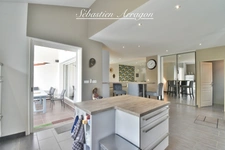 VILLENEUVE-SUR-LOT – BELLE MAISON FAMILIALE RÉNOVÉE AVEC PISCINE, JARDIN ET AUCUN TRAVAUX À PRÉVOIR