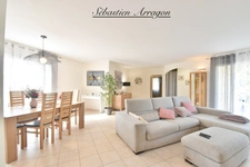 PUJOLS (47)-188 m² de confort et d’espace, 4 chambres, piscine et triple garage