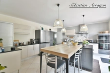PUJOLS (47)-188 m² de confort et d’espace, 4 chambres, piscine et triple garage