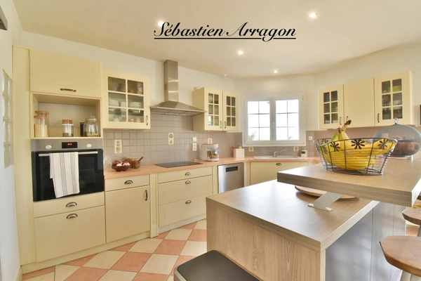 Villa contemporaine 250 m² – 5 chambres – 3 hectares – piscine 18 m – Villeneuve-sur-Lot (47)