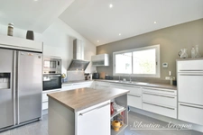 VILLENEUVE-SUR-LOT – BELLE MAISON FAMILIALE RÉNOVÉE AVEC PISCINE, JARDIN ET AUCUN TRAVAUX À PRÉVOIR