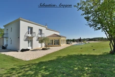 Villa contemporaine 250 m² – 5 chambres – 3 hectares – piscine 18 m – Villeneuve-sur-Lot (47)